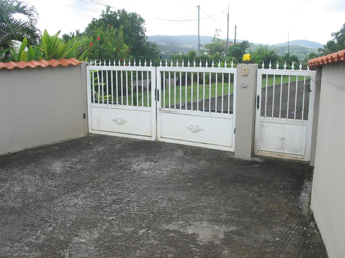 Petit Paradis Appartement Morne la Valeur Buitenkant foto